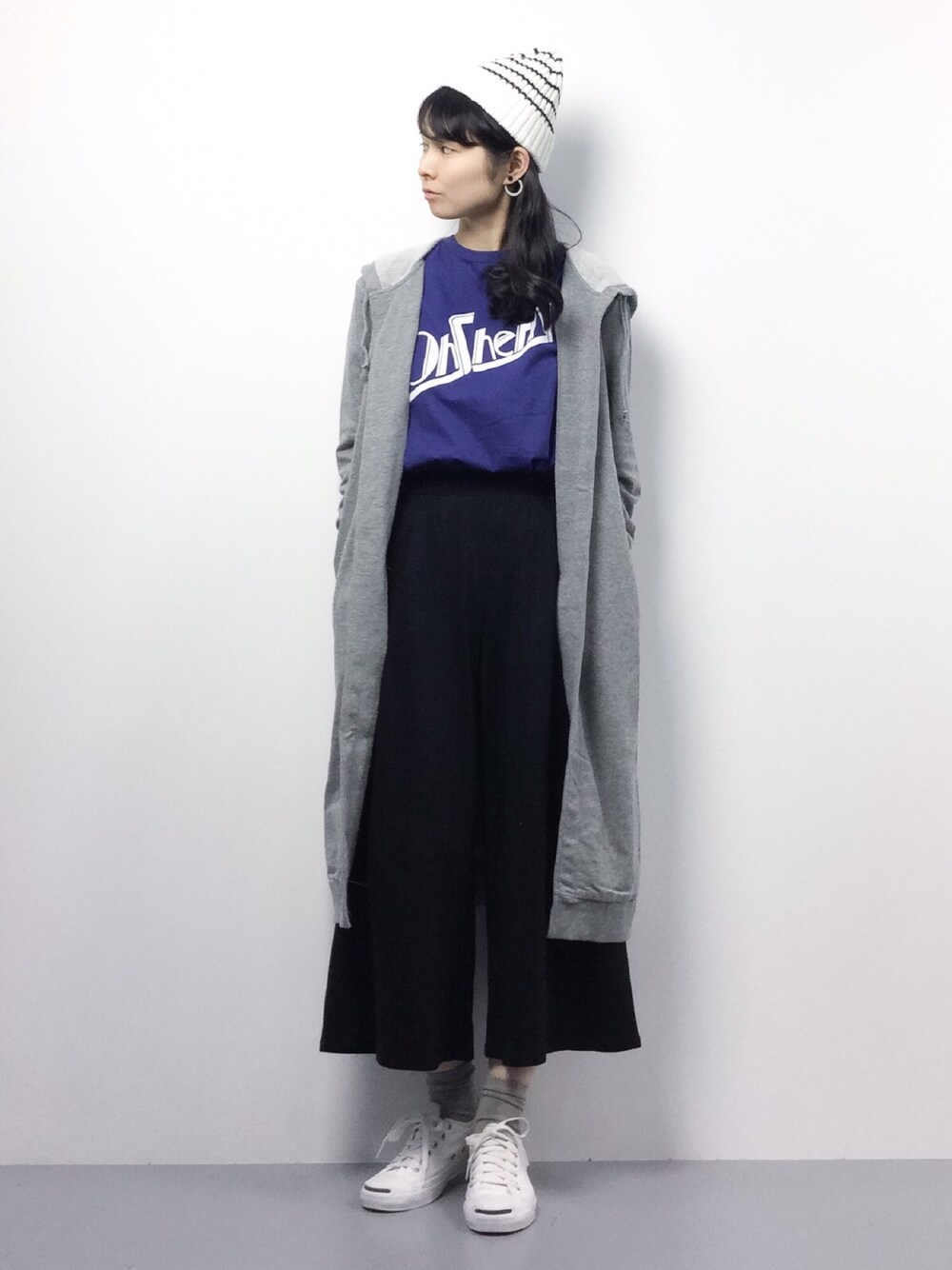 「jouetieのロング丈パーカー（パーカー、グレー系）」を使った、sayaさん（レディース・163cm）の春コーディネートの1枚目の写真