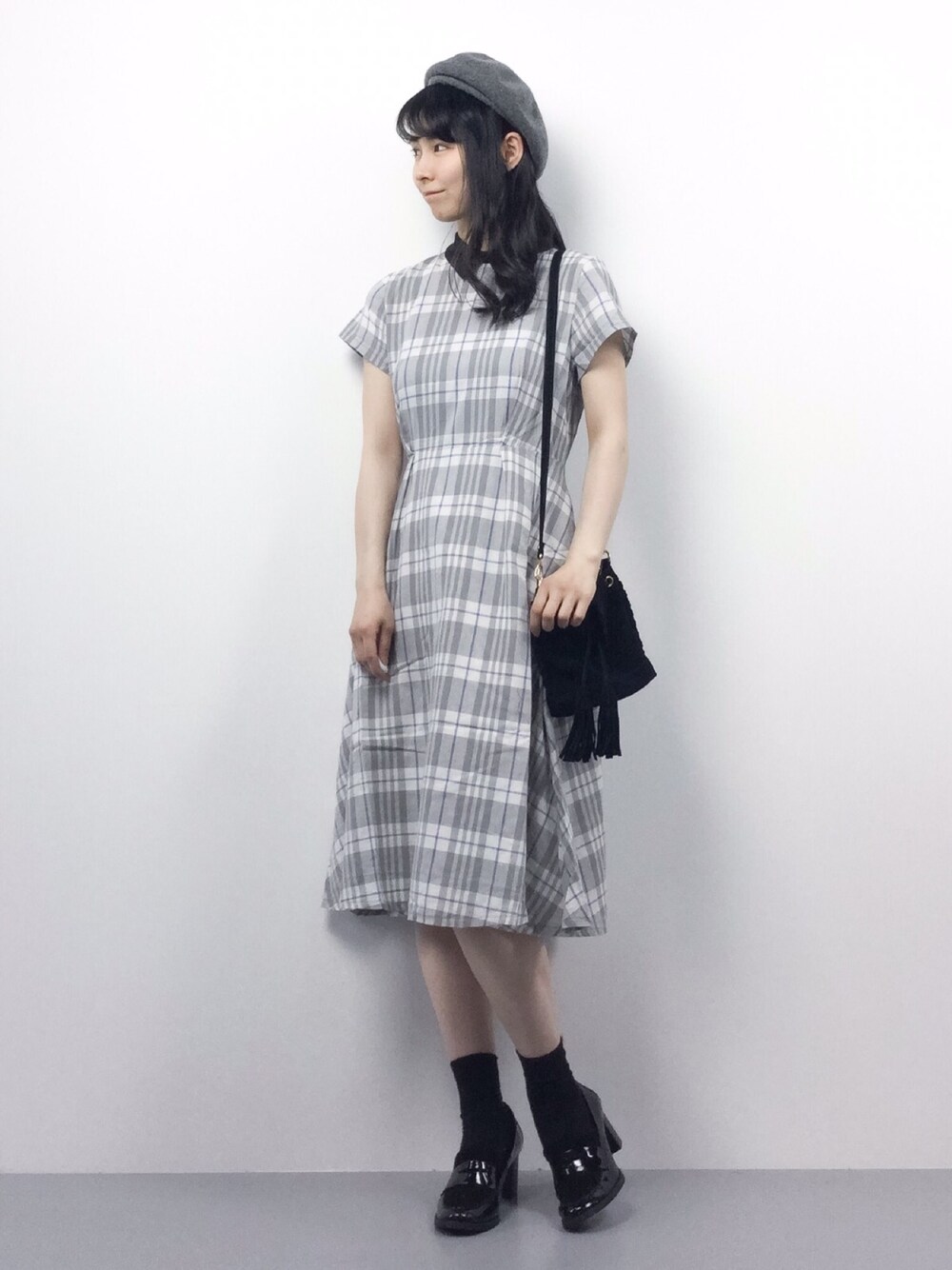 「jouetieのオリジナルチェック　襟付きワンピース（ワンピース、グレー系）」を使った、sayaさん（レディース・163cm）の春コーディネートの1枚目の写真