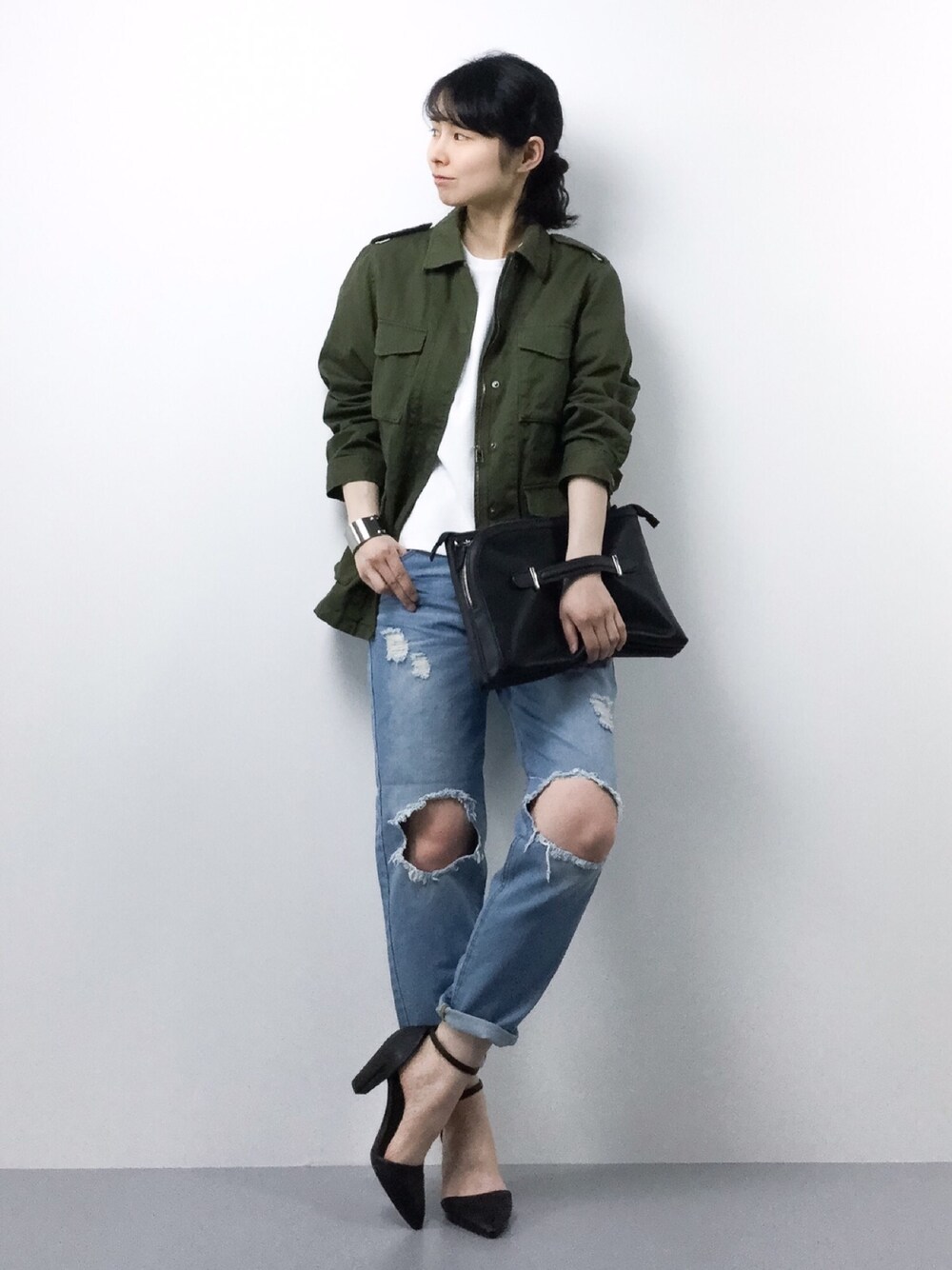 「SLOBE IENAのブロークンツイル M-65◆（ミリタリージャケット、グリーン系）」を使った、sayaさん（レディース・163cm）の春コーディネートの1枚目の写真