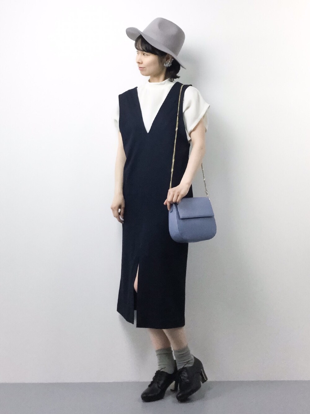 「Jewel Changesの〓 JC チェーンポシェット バッグ（ショルダーバッグ、ブルー系）」を使った、sayaさん（レディース・163cm）の春コーディネートの1枚目の写真