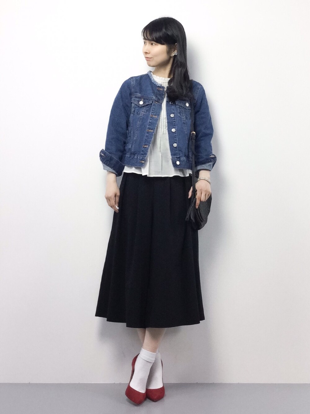 「nesessaireのレース襟フィレレース切り替えブラウス（シャツ/ブラウス、ホワイト系）」を使った、sayaさん（レディース・163cm）の春コーディネートの1枚目の写真