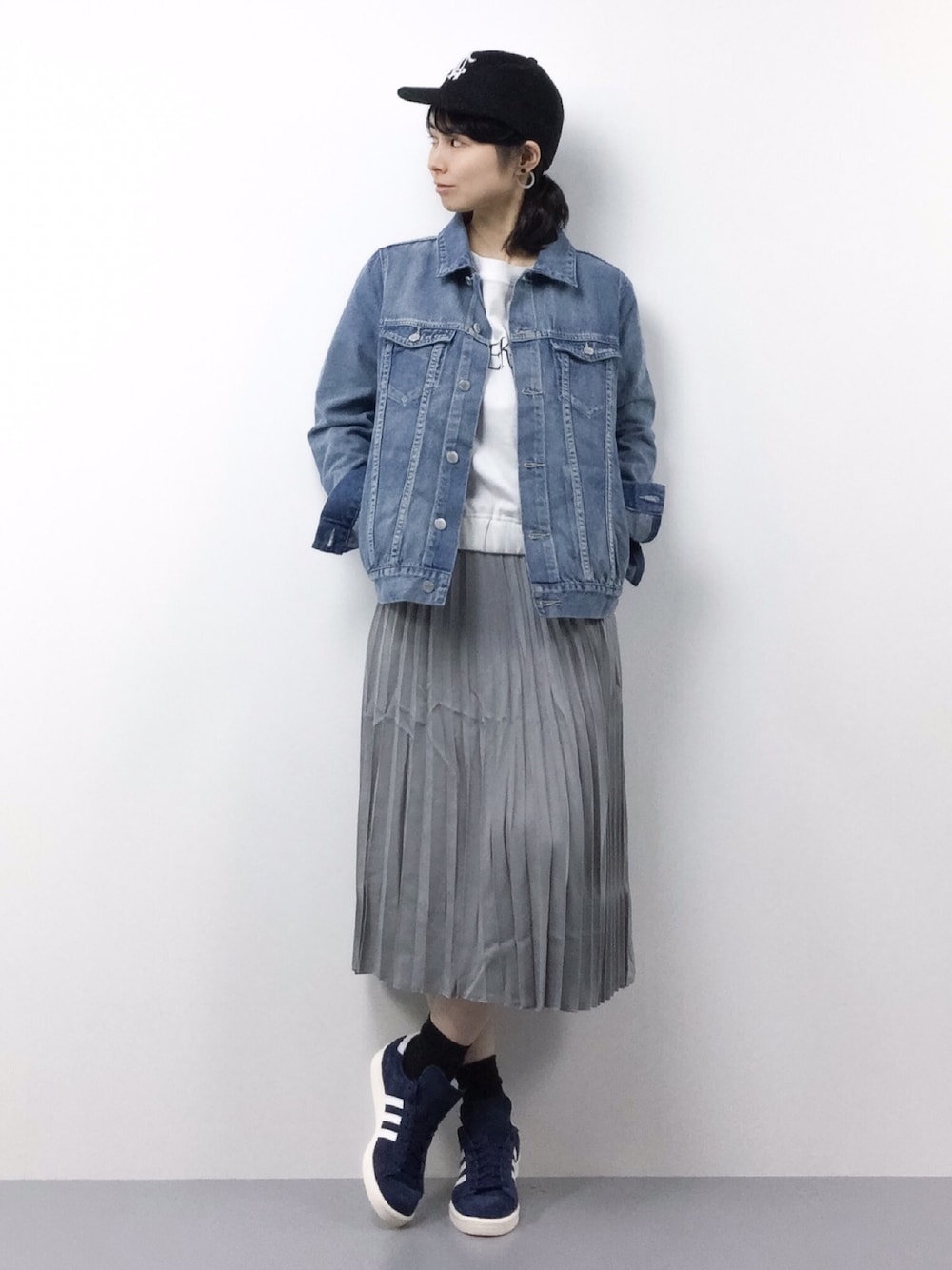 「Aunt Marie'sの【Aunt Marie's】アコーディオンプリーツスカート2（スカート、グレー系）」を使った、sayaさん（レディース・163cm）の春コーディネートの1枚目の写真