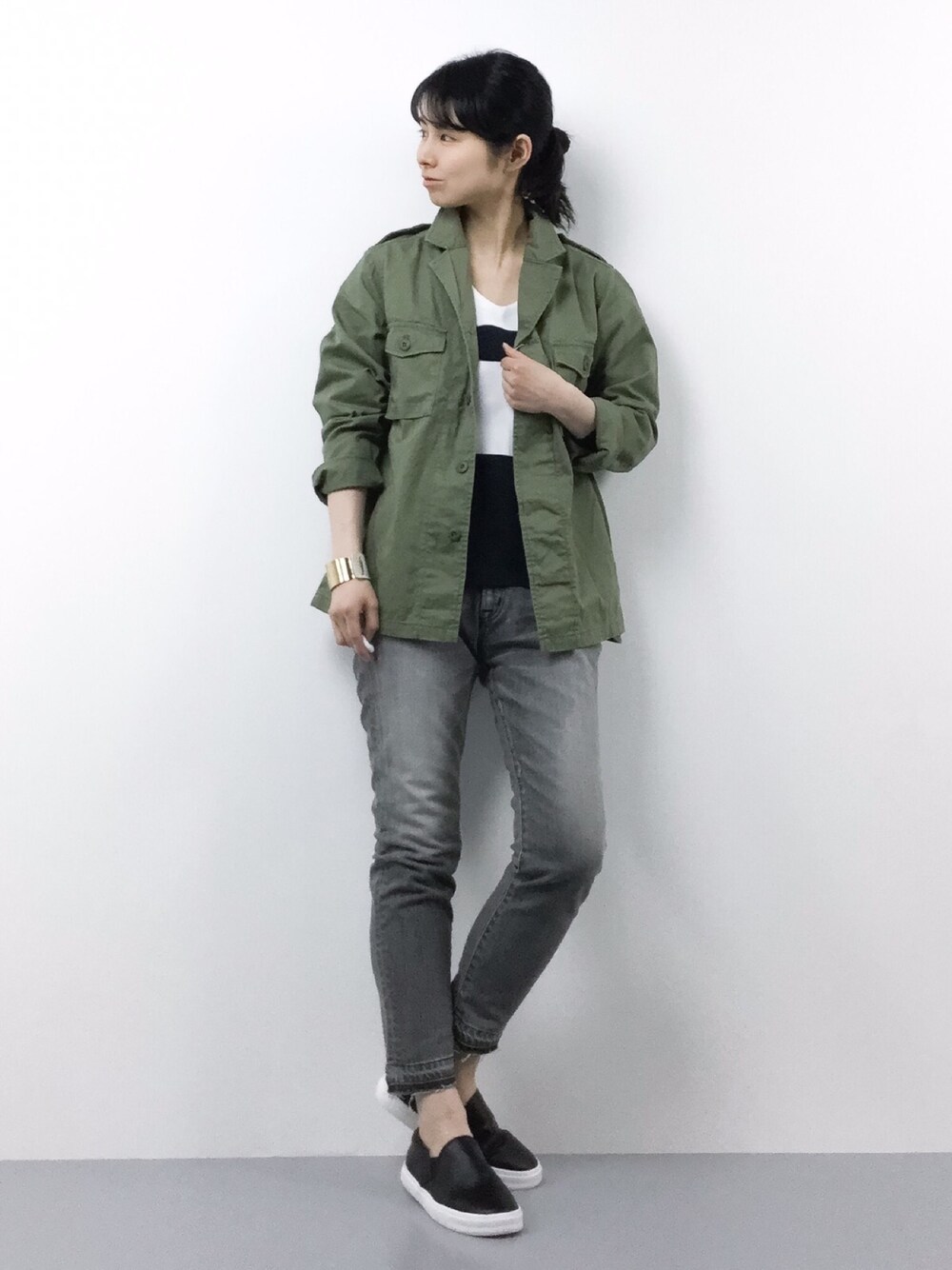 「JOURNAL STANDARD relumeの《追加》ストレッチボーイフレンドスリムダメージデニム_#（デニムパンツ、グレー系）」を使った、sayaさん（レディース・163cm）の春コーディネートの1枚目の写真