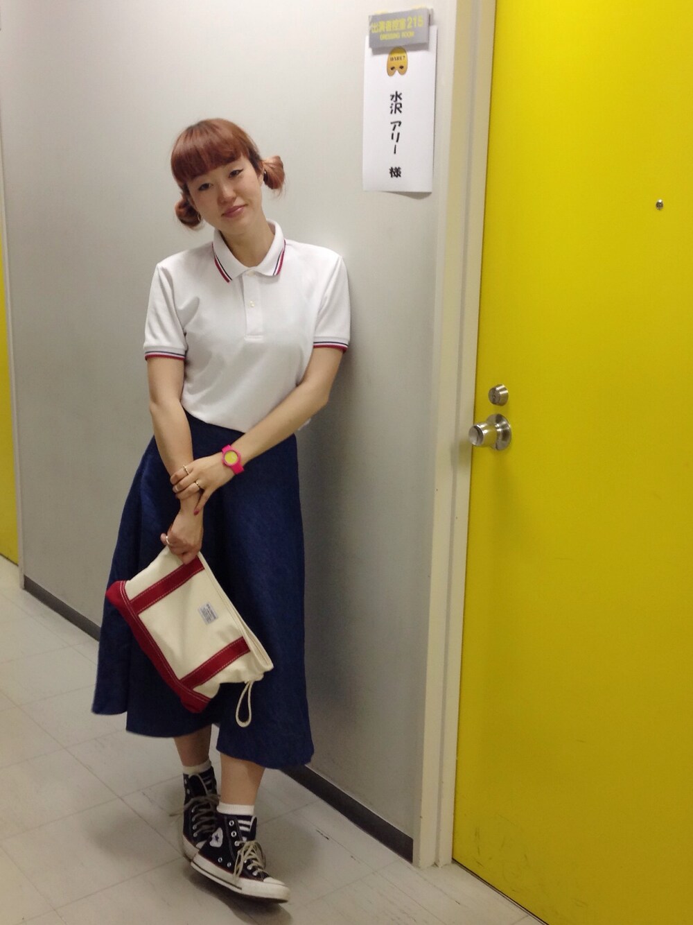 「デニム、クラッチバッグ、ZARA、GU、楽チン、ポロシャツ、仕事、stylist」｜「LOWRYS FARMのクラッチバッグ（クラッチバッグ、レッド系）」を使った、PUNCH YAGIさん（レディース・161cm）の春コーディネートの1枚目の写真