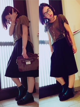 「B.L.U.E（ビーエルユーイー）のアイテム（スカート）」を使った、Sae Hatakeyamaさん（レディース・155cm）の秋コーディネート