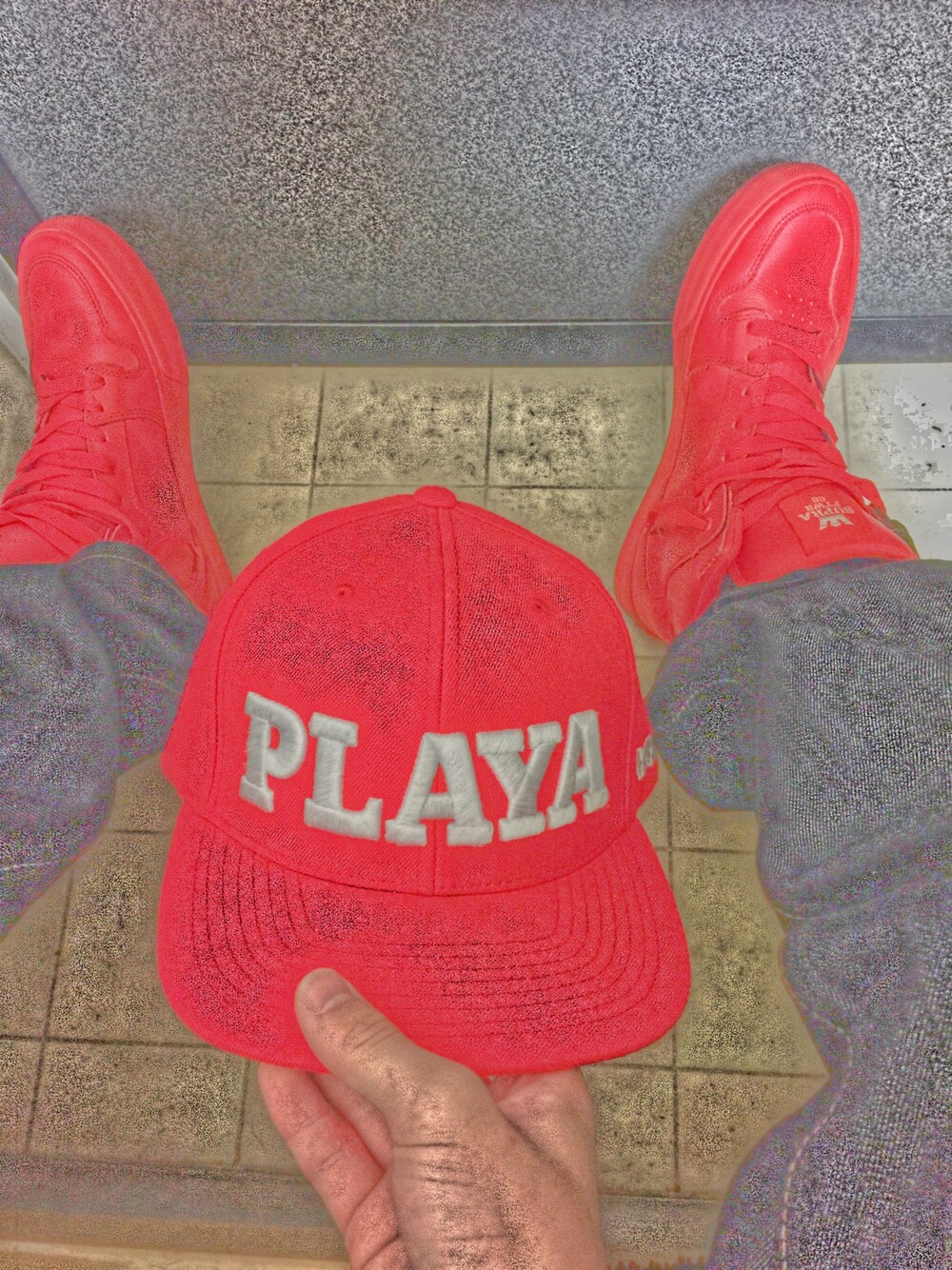 「red、HOME、SUPRA、DGK、Levi's、white、skate」｜「DGKのアイテム（キャップ、レッド系）」を使った、woodさん（メンズ・170cm）の秋コーディネートの1枚目の写真