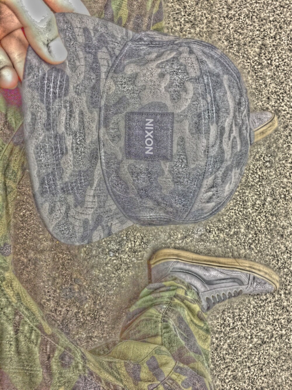「カモ柄、迷彩、NIXON、VANS、oldschool、GLAY、camo」｜「NIXONのアイテム（キャップ、グレー系）」を使った、woodさん（メンズ・170cm）の秋コーディネートの1枚目の写真
