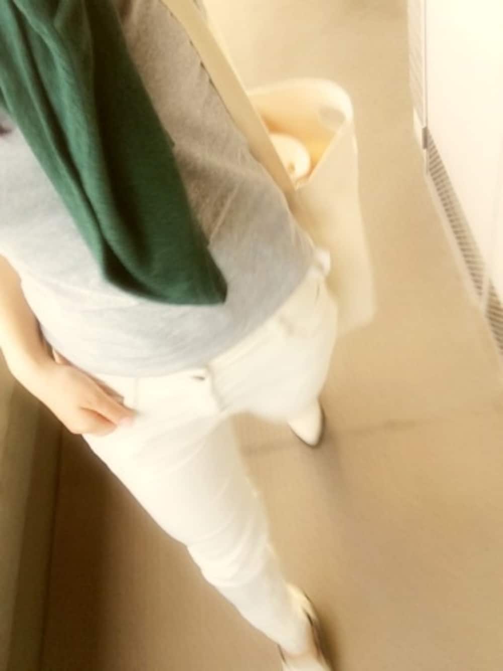 「ジーナシス(JEANASIS)、UNIQLO、H&M」｜「JEANASISのアイテム（ブーティ、ホワイト系）」を使った、Yukaさん（メンズ・163cm）の秋コーディネートの1枚目の写真
