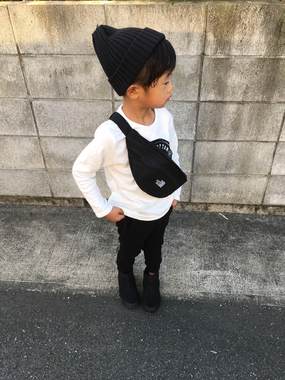 「秋のコーデ、kids、キッズファッション、男の子、シンプル、ZARA KIDS、fashion、4歳、ニット帽、お洒落さんとつながりたい」｜「THE NORTH FACEのザ・ノース・フェイス　ウェストバッグ　/　グラニュール（ボディバッグ/ウエストポーチ、ブラック系）」を使った、kmsshさん（キッズ・100cm）の秋コーディネートの1枚目の写真