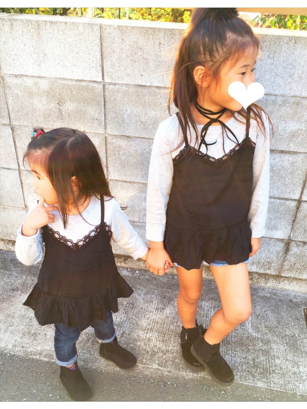 「キッズコーデ、シンプル、女の子、秋のコーデ、3歳、6歳、fashion、お洒落さんとつながりたい、petit main、GAP」｜「petit mainのアイテム（Tシャツ/カットソー、グレー系）」を使った、kmsshさん（キッズ・120cm）の秋コーディネートの1枚目の写真