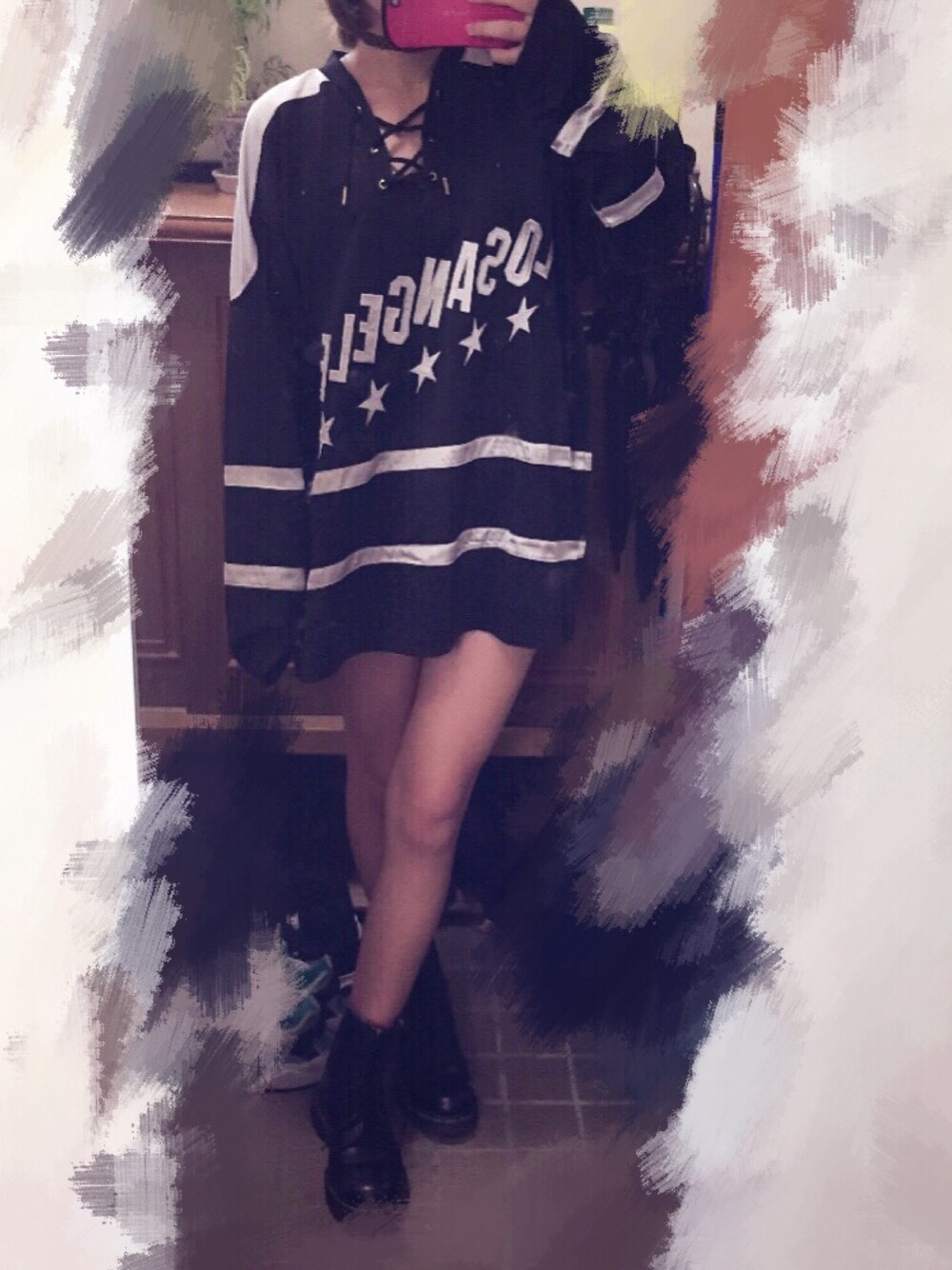 「全身黒、JOYRICH、Dr.Martens、チョーカー、BOY LONDON、韓国」｜「JOYRICHのLA Double Stripe L/S Tee（Tシャツ/カットソー、ブラック系）」を使った、mさん（レディース・152cm）の夏コーディネートの1枚目の写真