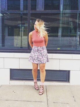 「Guess（ゲス）のアイテム（その他シューズ）」を使った、Brittniさん（レディース・173cm）の秋コーディネート