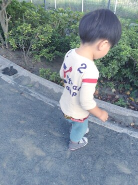 「DENIM DUNGAREE（デニムダンガリー）のアイテム（Tシャツ/カットソー、ベージュ系）」を使った、aさん（キッズ・120cm）の秋コーディネート