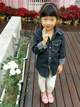 「mini（ミニ）のアイテム（トップス）」を使った、Jenny吳Penny吳さん（キッズ・120cm）の春コーディネート