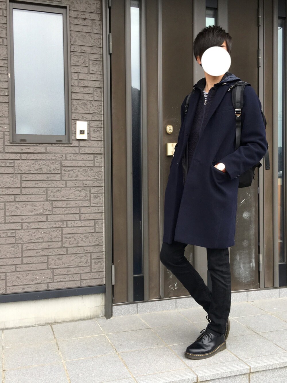 「冬、チェスターコート、ブラック、ネイビー、コムサイズム、COME CA ISM、シンプルコーデ、スキニー、UNIQLO、WEGO」｜「WEGOのWEGO/2ボタンチェスターコート（チェスターコート、ブルー系）」を使った、りょうすけさん（メンズ・178cm）の秋コーディネートの1枚目の写真