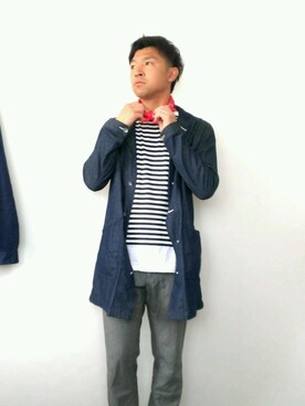 「バンダナ」｜「アイテム（トレンチコート）」を使った、サンタさん（メンズ・176cm）の春コーディネート