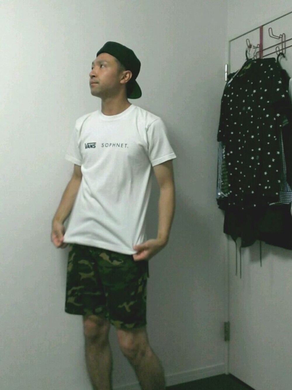「迷彩、夏コーデ、休日スタイル、カジュアル、大人休日コーデ、SOPHNET、VANS、Tシャツ」｜「WEGOのWEGO/パターンプリントショーツ（その他パンツ、その他）」を使った、サンタさん（メンズ・176cm）の夏コーディネートの1枚目の写真