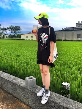 「adidas（アディダス）のアイテム（シューズ、ホワイト系）」を使った、L͙i̶n⃗da͛ さん（レディース）の夏コーディネート