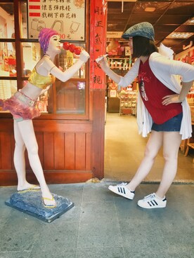 「adidas（アディダス）のアイテム（シューズ、ホワイト系）」を使った、L͙i̶n⃗da͛ さん（レディース）の夏コーディネート
