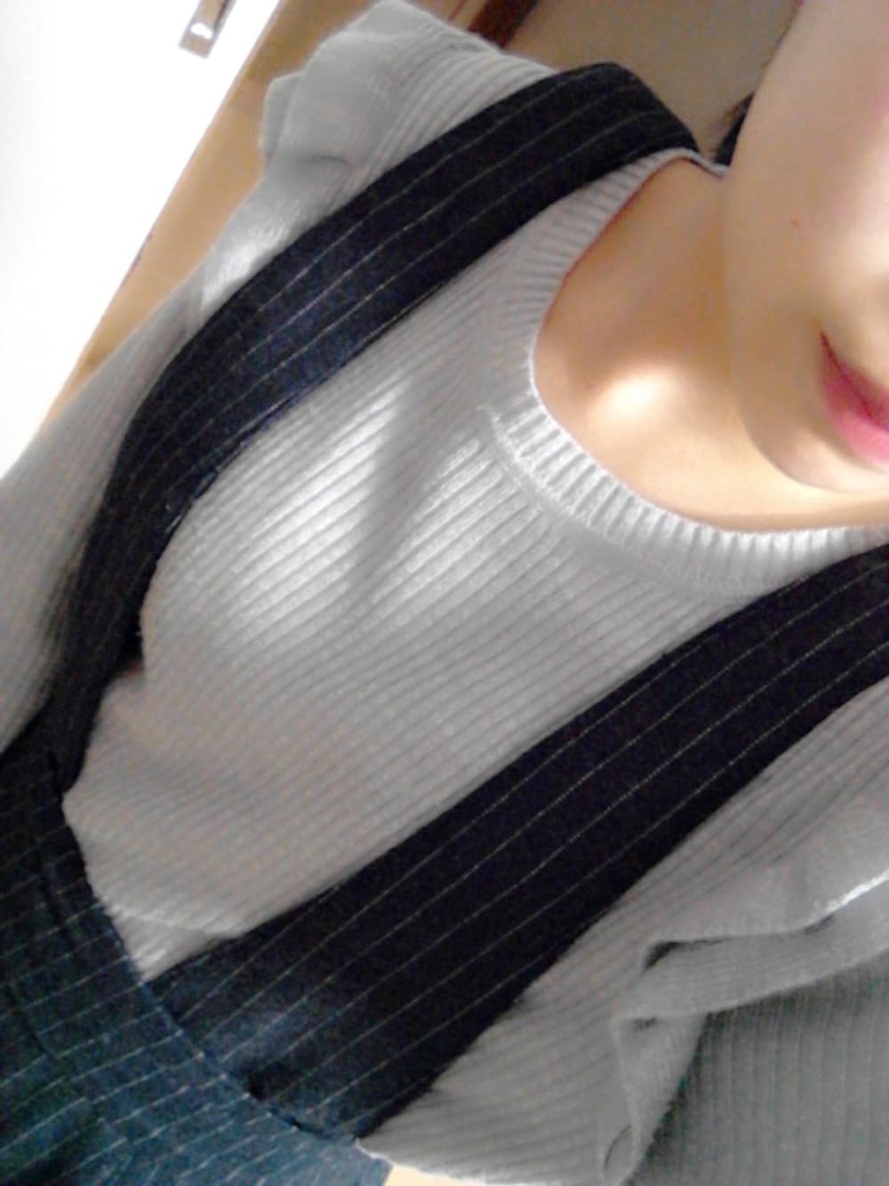 「春、ニット、グレー、つなぎ、ふんわり」｜「nottoのアイテム（ニット/セーター、グレー系）」を使った、りのかさん（レディース・149cm）の春コーディネートの1枚目の写真