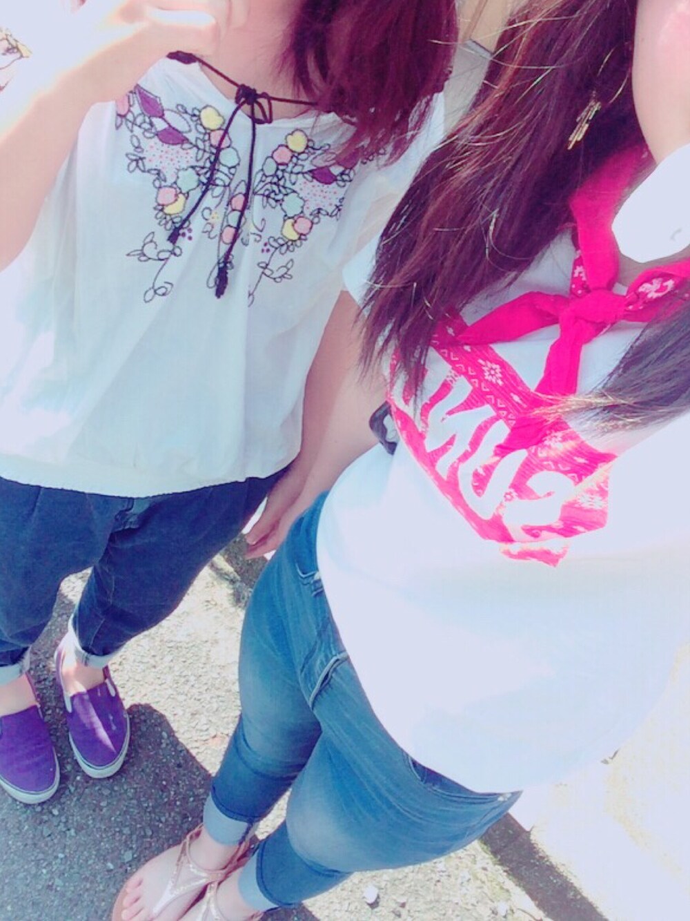 「Tシャツ、オフショル、刺繍、バンダナ、リラックススタイル、オトナカジュアル、summer、Tシャツ×デニム、ホワイト、デニム」｜「nottoのアイテム（トップス、ホワイト系）」を使った、りのかさん（レディース・149cm）の夏コーディネートの1枚目の写真