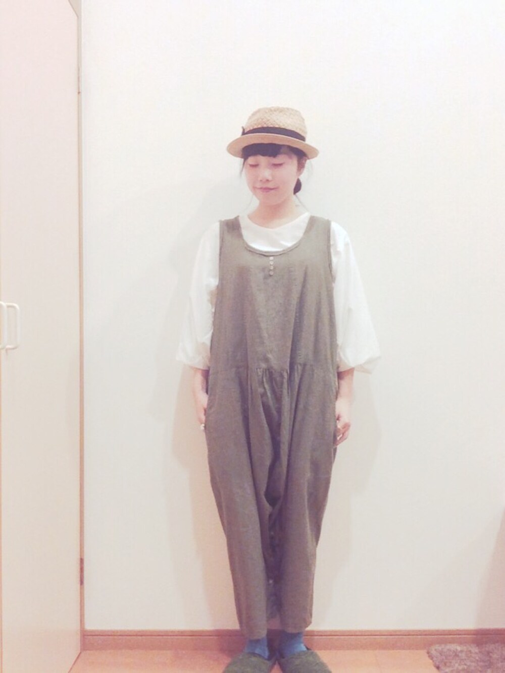 「オールインワン、はるコーデ、帽子、カンカン帽、ブラウス、w closet」｜「w closetのパフスリーブブラウス（トップス、ホワイト系）」を使った、もこもこさん（レディース・153cm）の春コーディネートの1枚目の写真
