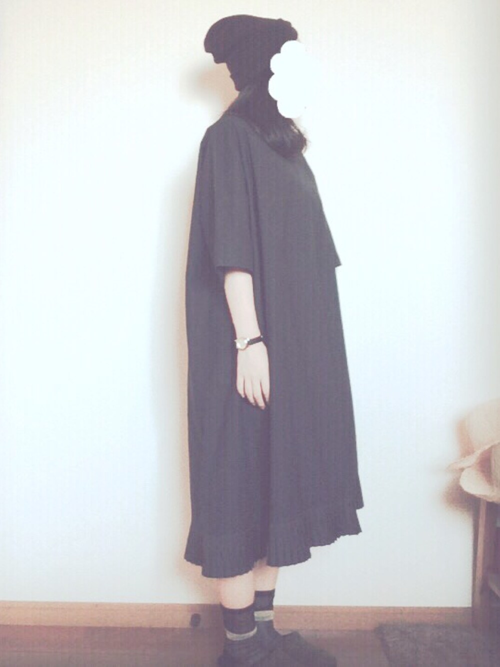 「ワンピース、ニット帽」｜「green eyesのアイテム（ワンピース、ブラック系）」を使った、もこもこさん（レディース・153cm）の夏コーディネートの1枚目の写真