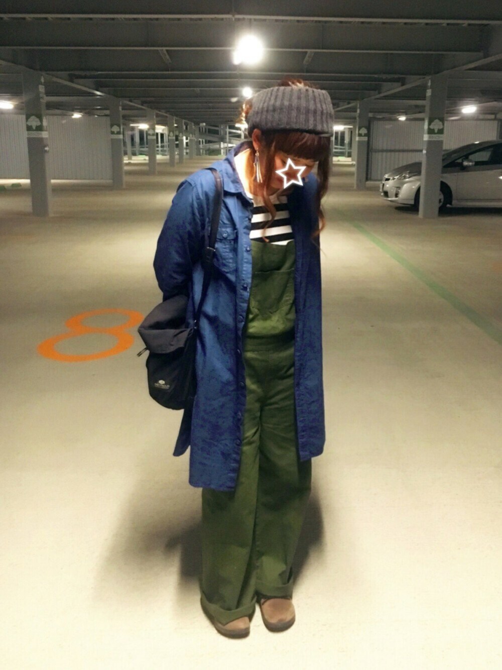 「ワイドパンツ、サロペット、カーキ、ボーダー、ヘアバンド、休日スタイル、サンダル、シャツワンピ、春コーデ」｜「SEVENDAYS=SUNDAYの綿ツイル　オーバーオール（サロペット/オーバーオール、グリーン系）」を使った、ムーナオさん（レディース・160cm）の春コーディネートの1枚目の写真
