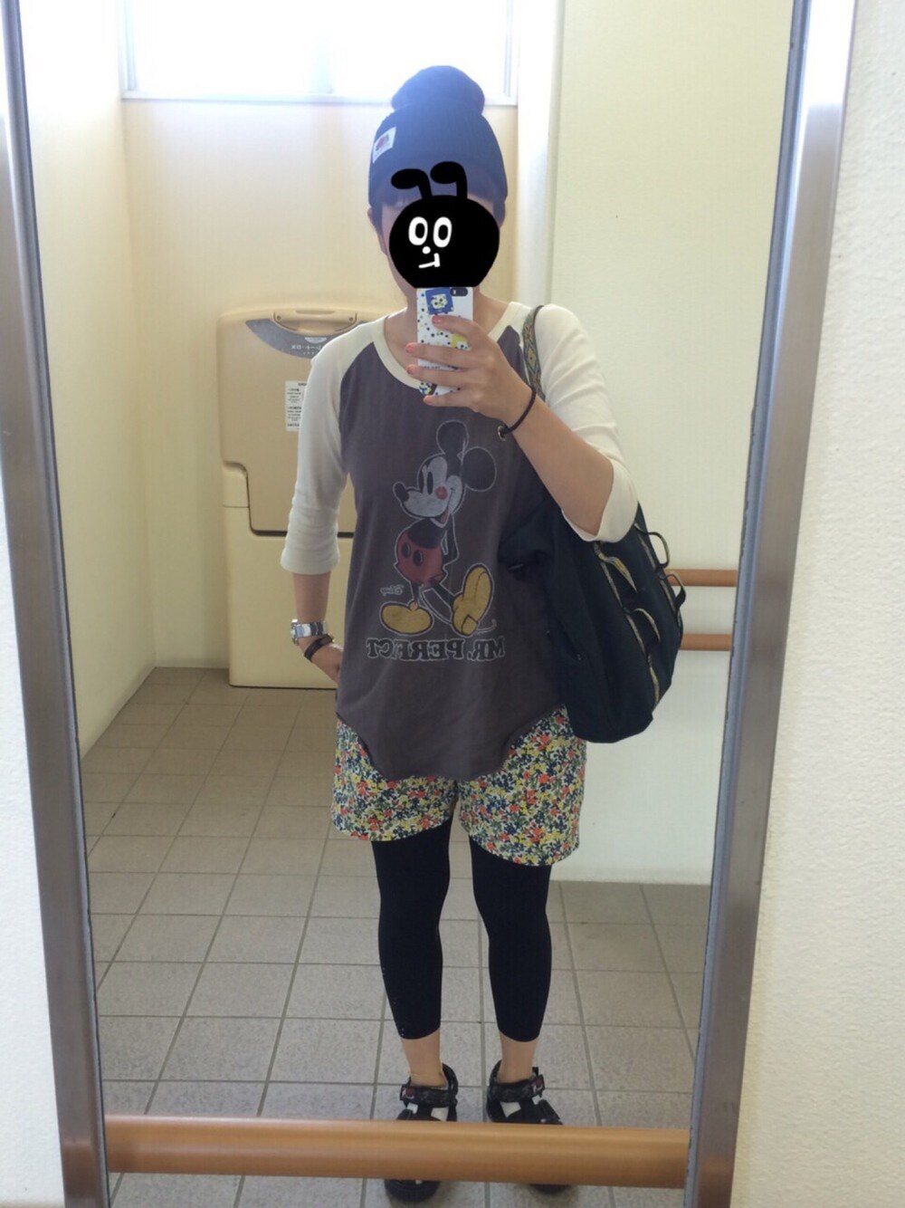 「ヘアバンド、FRUIT OF THE LOOM、GRAMICCI、BEAMS、ミッキー、SHAKA、夏、短パン、SEVENDAYS＝SUNDAY、BEAVER」｜「BEAMSのアイテム（Tシャツ/カットソー、グレー系）」を使った、ムーナオさん（レディース・160cm）の夏コーディネートの1枚目の写真