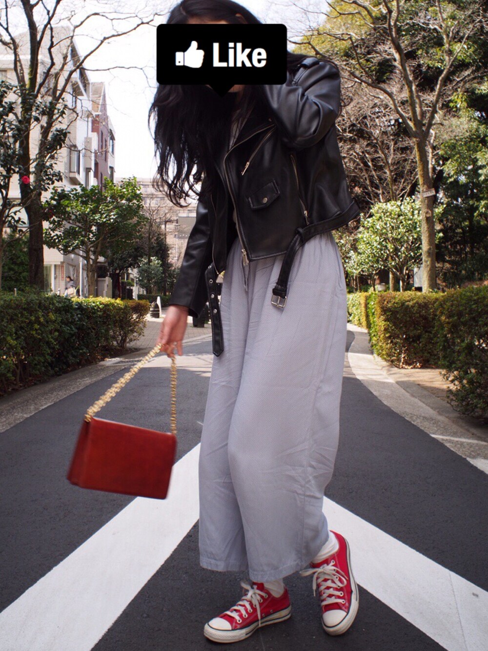 「古着、ライダース、コンバース、ZARA、トゥモローランド、チェーンバッグ」｜「古着のアイテム（パンツ、ブルー系）」を使った、Maikoさん（レディース・160cm）の春コーディネートの1枚目の写真