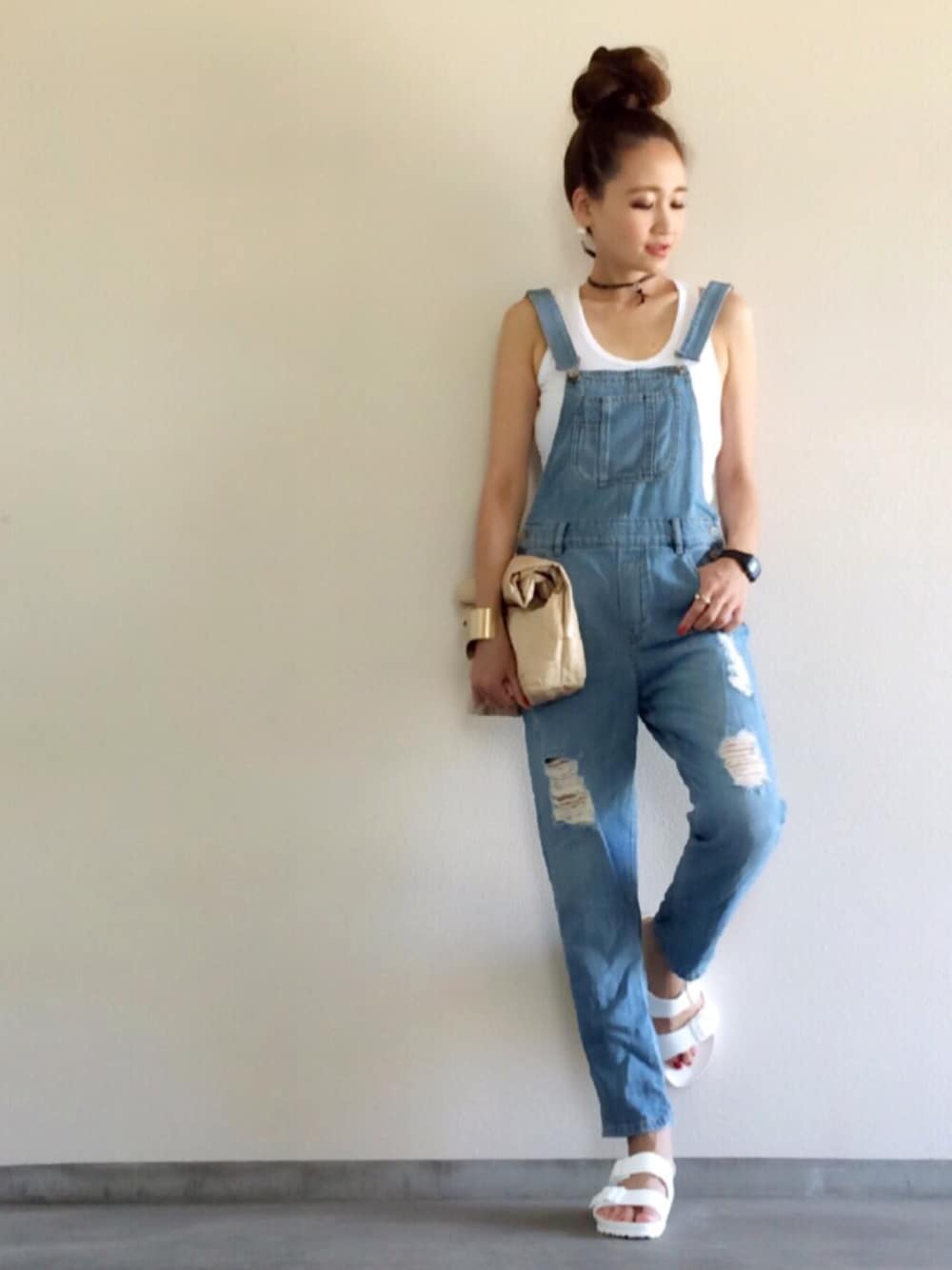 「サロペット、デニム、サンダル、カジュアル、オトナカジュアル、ラクチンコーデ、夏、ootd、streetstyle、UNIQLO」｜「ZARAのアイテム（サロペット/オーバーオール、ブルー系）」を使った、Yukieさん（レディース・166cm）の夏コーディネートの1枚目の写真