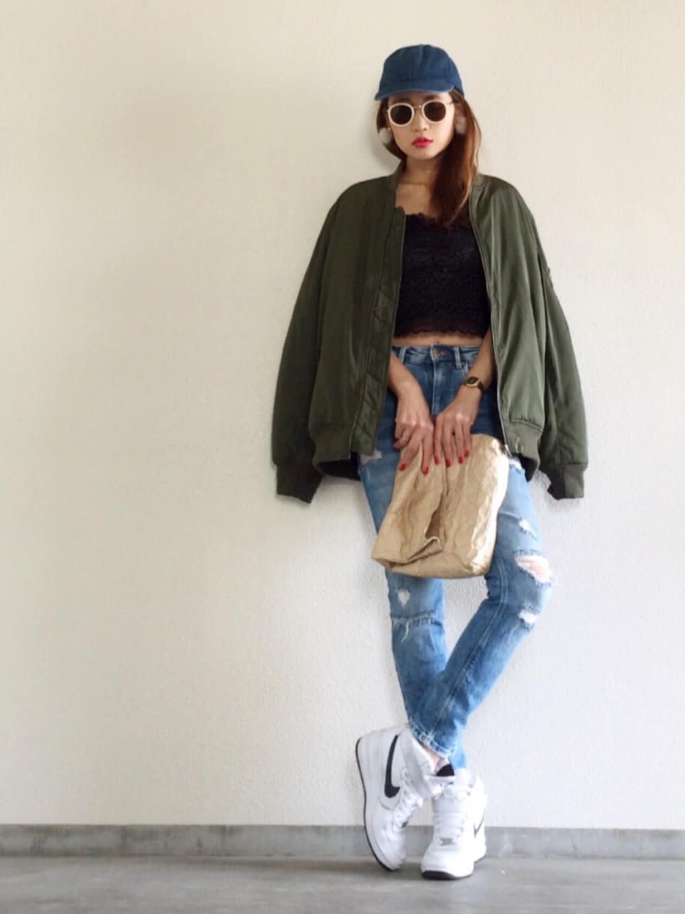 「オトナカジュアル、MA-1、秋のコーデ、パンツスタイル、デニム、スニーカー、キャップ、street、ootd、outfit」｜「Chicoのレースビスチェトップス（キャミソール、ブラック系）」を使った、Yukieさん（レディース・166cm）の秋コーディネートの1枚目の写真