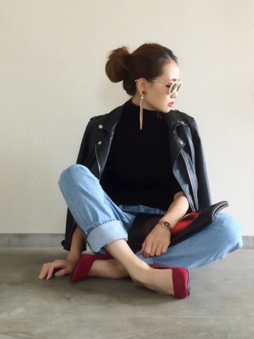 「大人カジュアル、シンプルコーデ、ライダース、デニム、ニット、パンプス、秋コーデ、casual、ootd、outfit」｜「Bershkaのアイテム（ライダースジャケット、ブラック系）」を使った、Yukieさん（レディース・166cm）の秋コーディネートの1枚目の写真