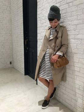 「ワンピース×スニーカー」｜「アイテム（トレンチコート）」を使った、mikikoさん（レディース・163cm）の秋コーディネート