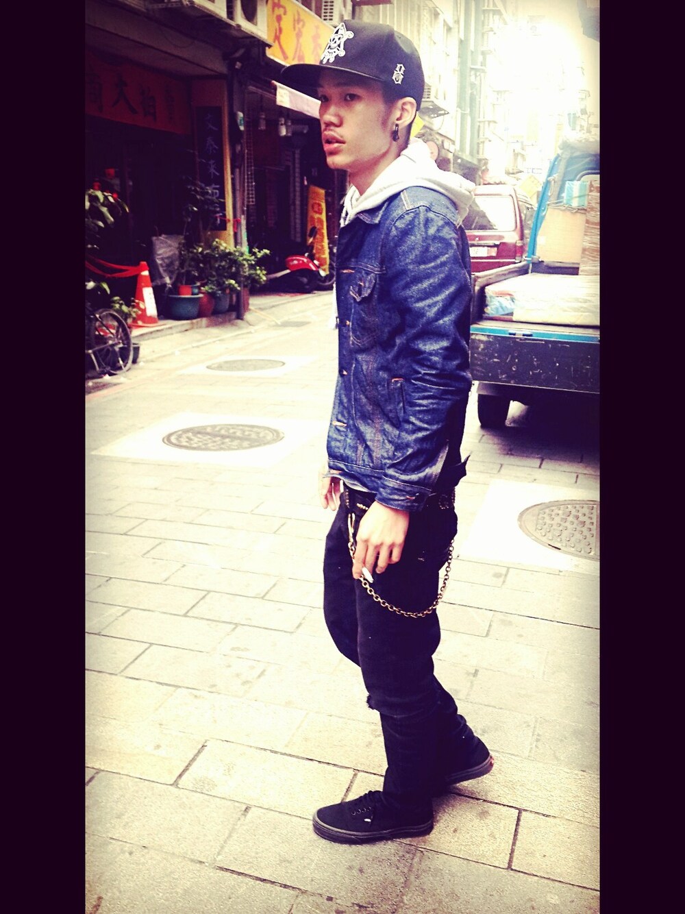 「REBEL8のRebel8 Leader Of The Pack Denim Jacket（デニムジャケット、ブルー系）」を使った、大衛さん（メンズ・174cm）の夏コーディネートの1枚目の写真