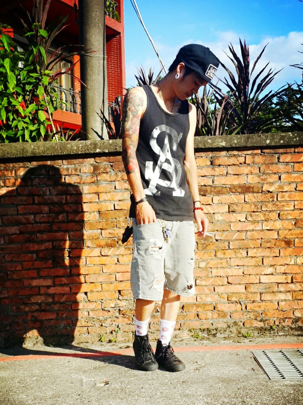 「OBEY、oddfuture、tattoo、UNIQLO、man、fearless、FearlessStreetClothing」｜「CONVERSEのCONVERSE 全黑荔枝皮帆布鞋（ブーツ、ブラック系）」を使った、大衛さん（メンズ・174cm）の秋コーディネートの1枚目の写真