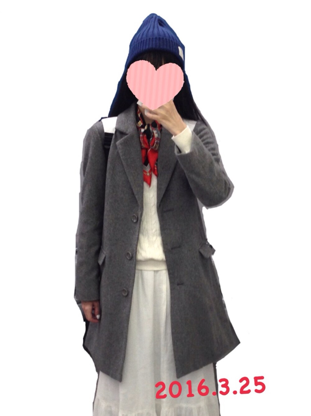 「ハニーズ、グレーチェスターコート、チェスターコート、UNIQLO、白コーデ、スカーフ、しまむら、ニット帽、寒すぎて変更」｜「しまむらの2015.7.15購入。（ニットキャップ/ビーニー、ブルー系）」を使った、りぃ@篠原涼子さんlove♡さん（レディース・166cm）の春コーディネートの1枚目の写真