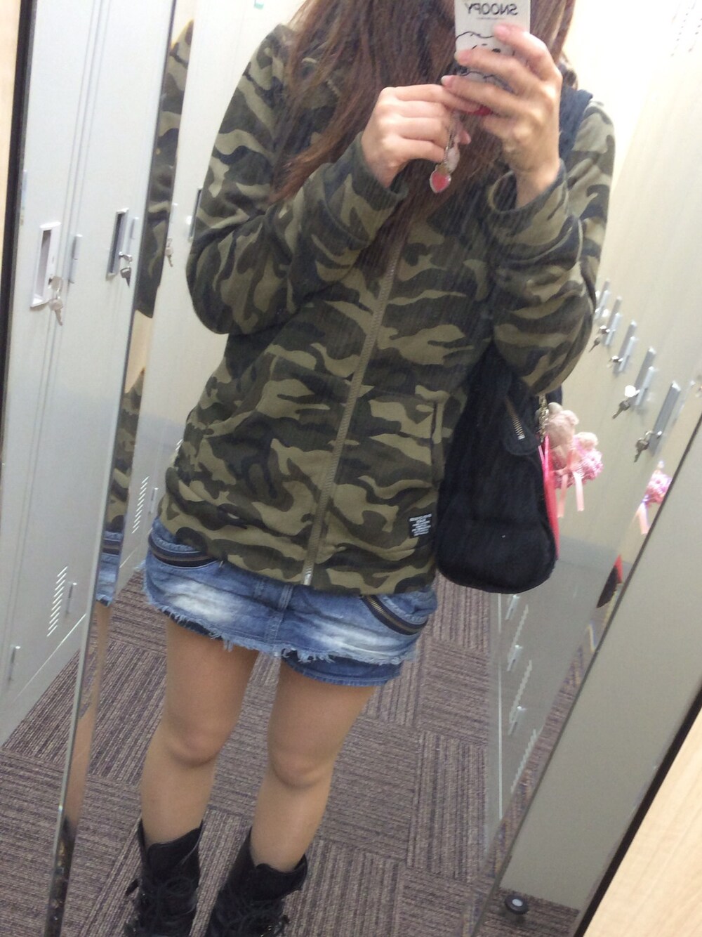 「backs、迷彩、ディーゼル、Diesel」｜「BACKSのアイテム（デニムパンツ、ブルー系）」を使った、まゅさん（レディース・154cm）の秋コーディネートの1枚目の写真