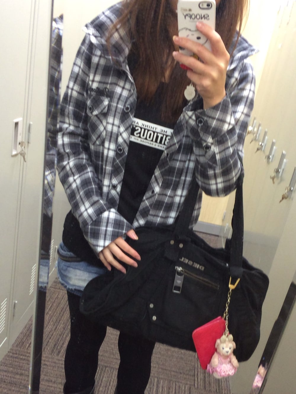 「backs、ディーゼル、Diesel、チェックシャツ、スカパン、メンズライク、カジュアルコーデ」｜「BACKSのアイテム（Tシャツ/カットソー、ブラック系）」を使った、まゅさん（レディース・154cm）の秋コーディネートの1枚目の写真