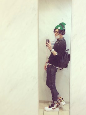 「NIKE（ナイキ）のNIKE + R.T. AIR FORCE 1 COLLECTION
（スニーカー、ホワイト系）」を使った、ペコさん（メンズ）の春コーディネート