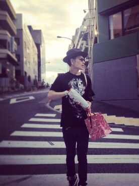 「GIVENCHY（ジバンシイ）のアイテム（Tシャツ/カットソー、ブラック系）」を使った、ペコさん（メンズ）の夏コーディネート