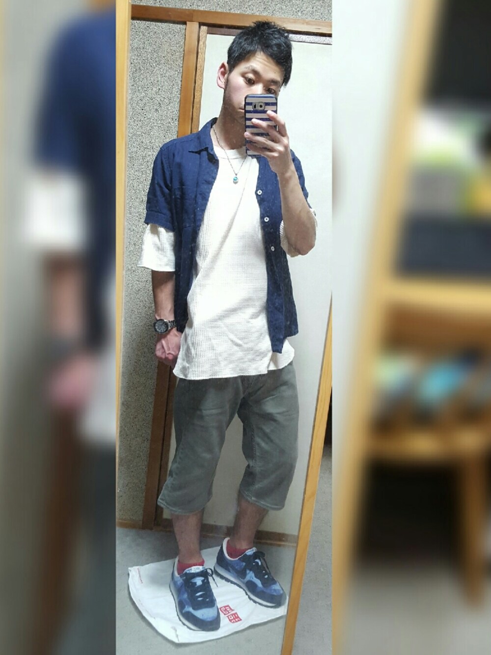 「ホワイト×カーキ、カジュアル、短足」｜「UNIQLOのアイテム（その他パンツ、グリーン系）」を使った、慧介さん（メンズ・164cm）の夏コーディネートの1枚目の写真