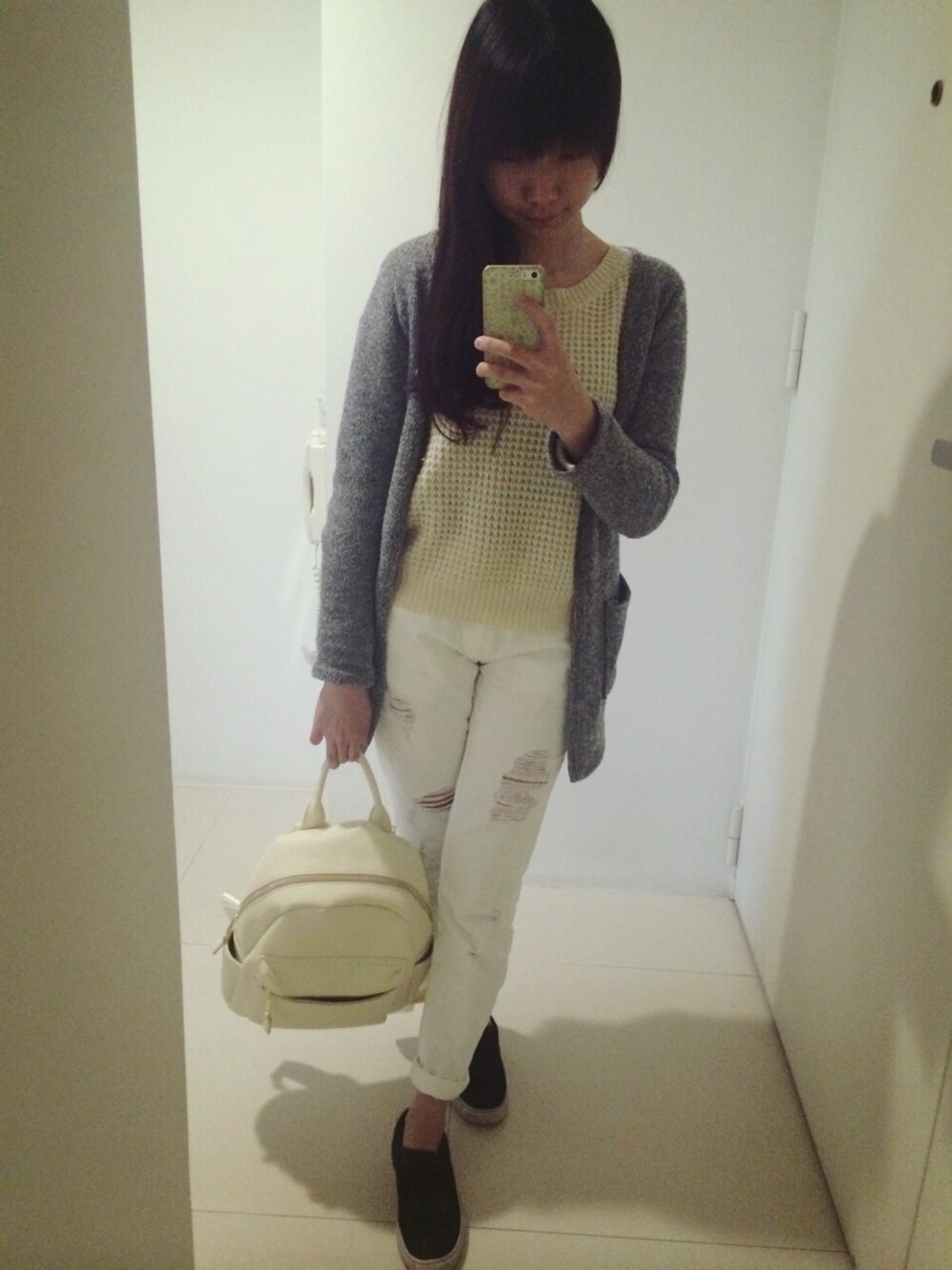「white、ALDO」｜「ALDOの馬毛懶人鞋（モカシン/デッキシューズ、ブラック系）」を使った、Hua-Huaさん（レディース・155cm）の春コーディネートの1枚目の写真
