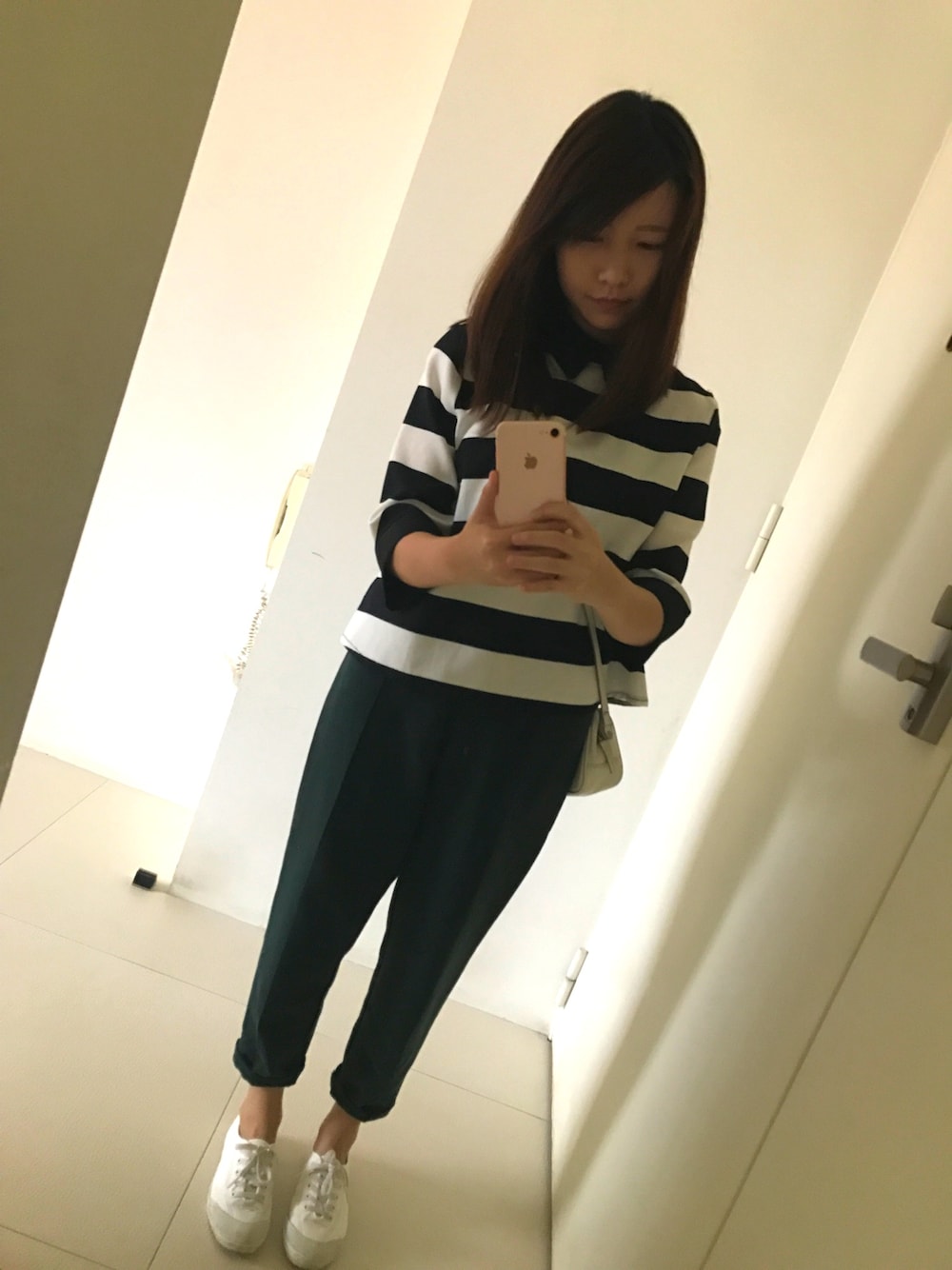 「dobekoreaのアイテム（その他トップス、ホワイト系）」を使った、Hua-Huaさん（レディース・155cm）の秋コーディネートの1枚目の写真