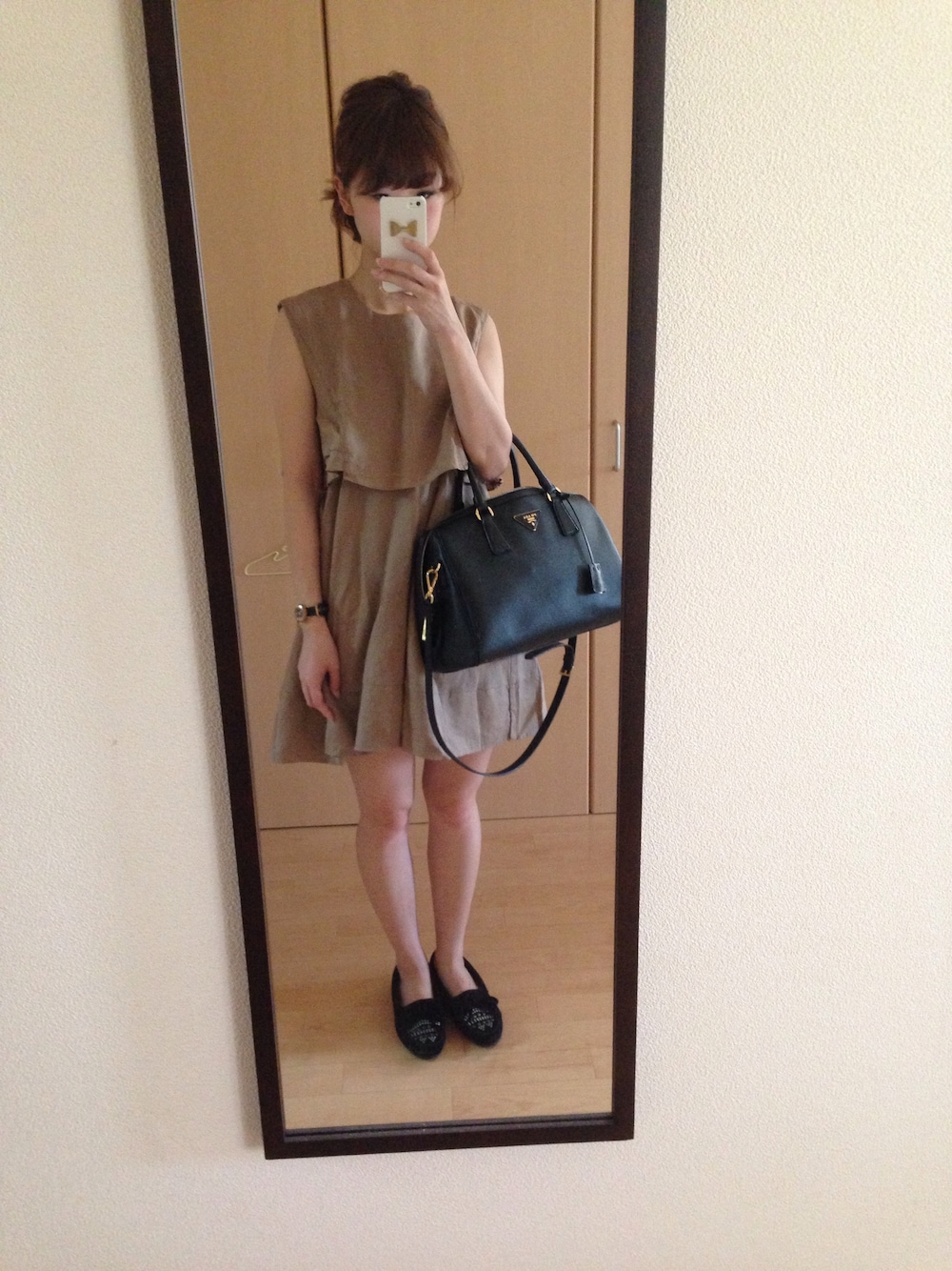 「Minnetonkaのminnetonka (ミネトンカ) スタッズ キルティモック（シューズ、ブラック系）」を使った、mapiさん（レディース・153cm）の夏コーディネートの1枚目の写真
