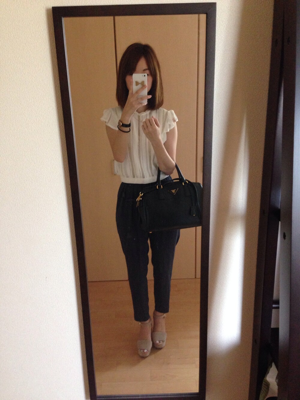 「SNIDELのアイテム（シャツ/ブラウス、ホワイト系）」を使った、mapiさん（レディース・153cm）の夏コーディネートの1枚目の写真