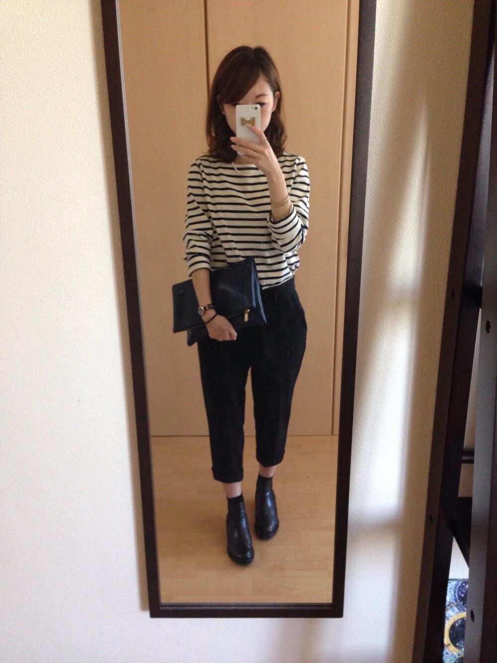 「無印良品のアイテム（Tシャツ/カットソー、ブルー系）」を使った、mapiさん（レディース・153cm）の秋コーディネートの1枚目の写真