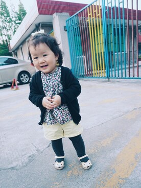 「アイテム（カーゴパンツ、イエロー系）」を使った、bonnie小卷卷さん（キッズ・80cm）の冬コーディネート