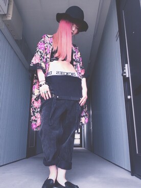 「usedのアイテム（サロペット/オーバーオール、ブラック系）」を使った、Linuxさん（レディース・154cm）の秋コーディネート