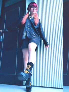 「MONKI（モンキ）のアイテム（ソックス/靴下、ブラック系）」を使った、Linuxさん（レディース・154cm）の秋コーディネート